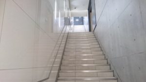 新宿110ビルの出口