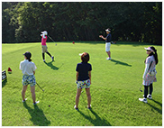 ゴルフコースで理想的なレッスンを実践